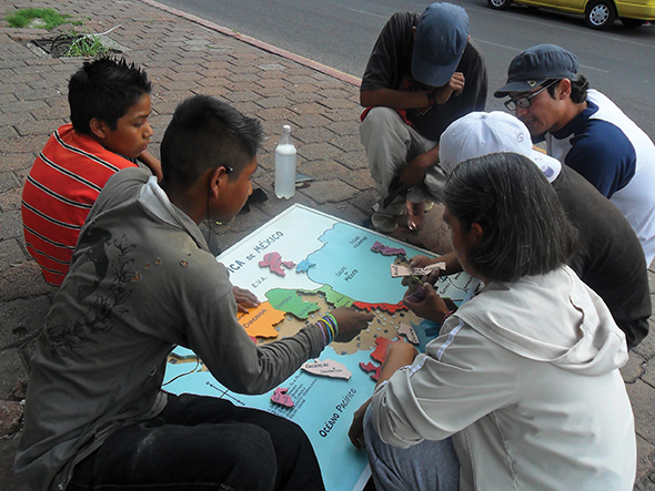 Vision 2017 Scheiber 5 Street-wise sisters on a roll Sister Lupita Silva, C.D.P. and volunteers review geography with middle-school students.