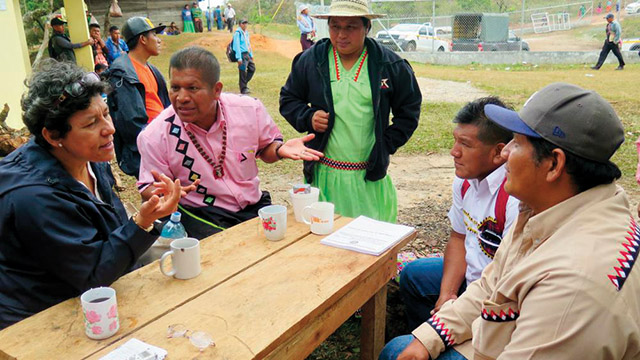 Vision 2020 Schuck Scheiber 8 Rural religious take to the highways and byways Sister Edia López, R.S.M. (at left) holds an impromptu strategy session with members of the Coordinating Committee for the Defense of the Natural Resources and the Rights of the Ngäbe-Buglé People.