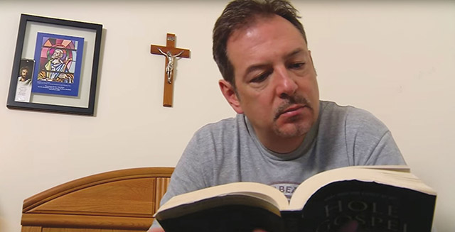 Vision 2021 Bednarczyk 6 What does it mean to be a brother? Alexian Brother Tom Klein, C.F.A. takes time for prayer.