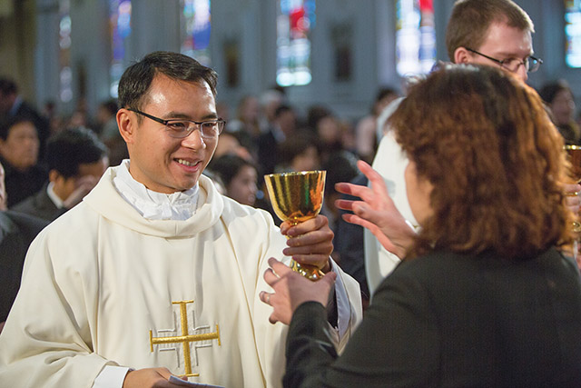 Vision 2022 Editors 3 Explore the different types of vocations A newly ordained permanent deacon for the Archdiocese of Boston distributes Communion.