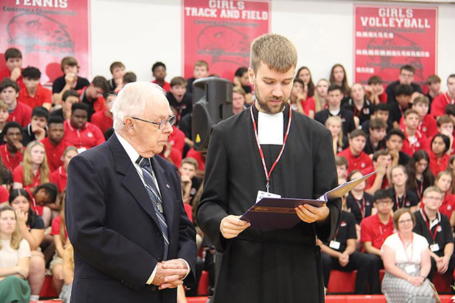 Vision 2023 Spotlight 6 Scientific wonder is God’s handiwork Brother Sam Amos, F.M.S. renews his vows at Mass at Marist High School in Chicago where he co-teaches “Faith, Science, and Reason.”